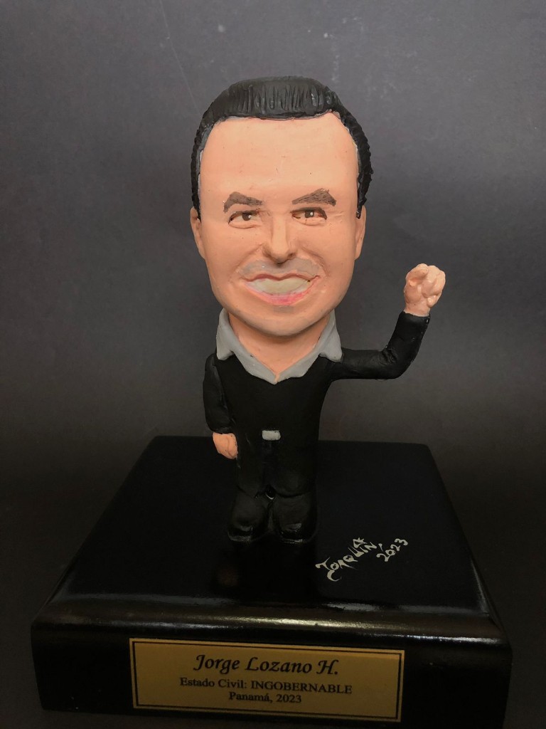 Estatuilla de Jorge Lozano H.