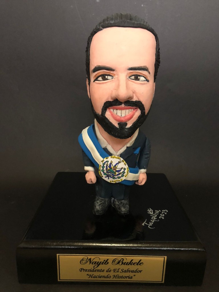 Estatuilla de Nayib Bukele