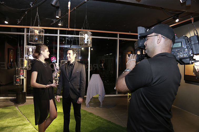 Joaquín en entrevista en exposición